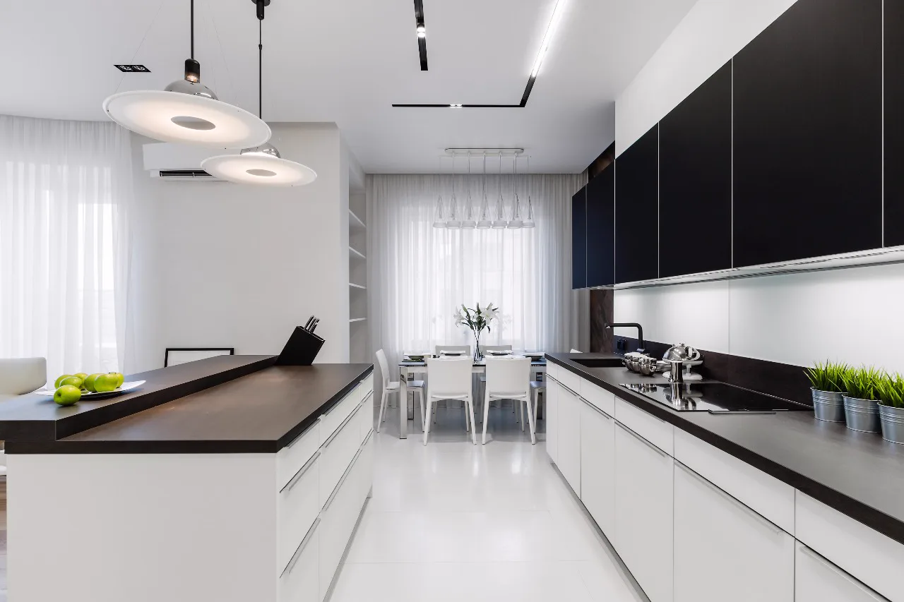 Pure White Minimalist Rezidans